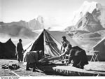 Bundesarchiv Bild 135-KB-05-060, Tibetexpedition, Expeditionslager, Faltboot