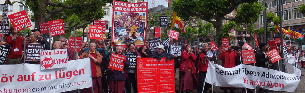 Shugden Proteste Frankfurt / © Tsewang Norbu. Dalai Lama protesters in Germany, Frankfurt Main, 14 May 2014.