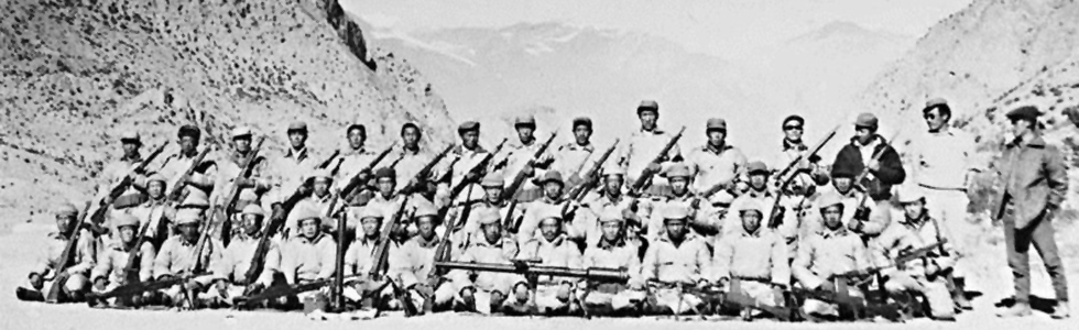 Tibetische Widerstandskämpfer mit Waffen