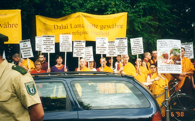 Shugden Dalai Lama Proteste Berlin 1998