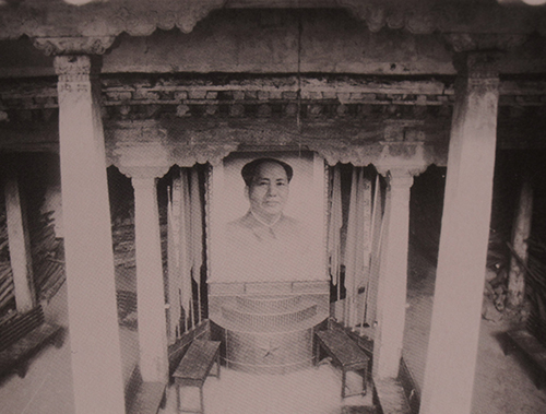 Mao-Porträt im Ramoche Tempel, Lhasa, 1985