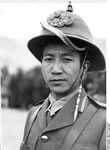 Bundesarchiv Bild 135-S-16-01-27, Tibetexpedition, Tibetischer Offizier
