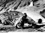 Bundesarchiv Bild 135-BB-103-01, Tibetexpedition, Vorbereitung Himmelsbestattung