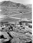 Bundesarchiv Bild 135-S-07-03-14, Tibetexpedition, Blick ins Tal, Felder