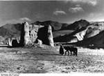 Bundesarchiv Bild 135-S-10-21-20, Tibetexpedition, Blick auf Ruinen