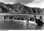 Bundesarchiv Bild 135-S-15-07-20, Tibetexpedition, Überfahrt mit Fähre