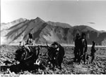 Bundesarchiv Bild 135-S-15-20-08, Tibetexpedition, Feldarbeit, Bauern